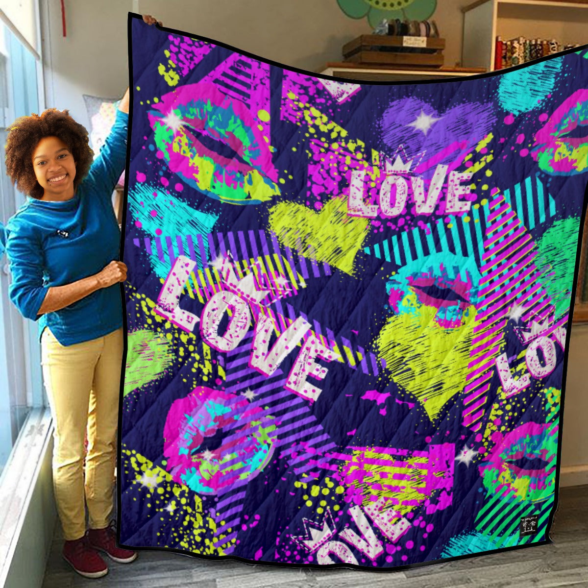 Edged Lightweight Breathable Quilt - Love N Kisses