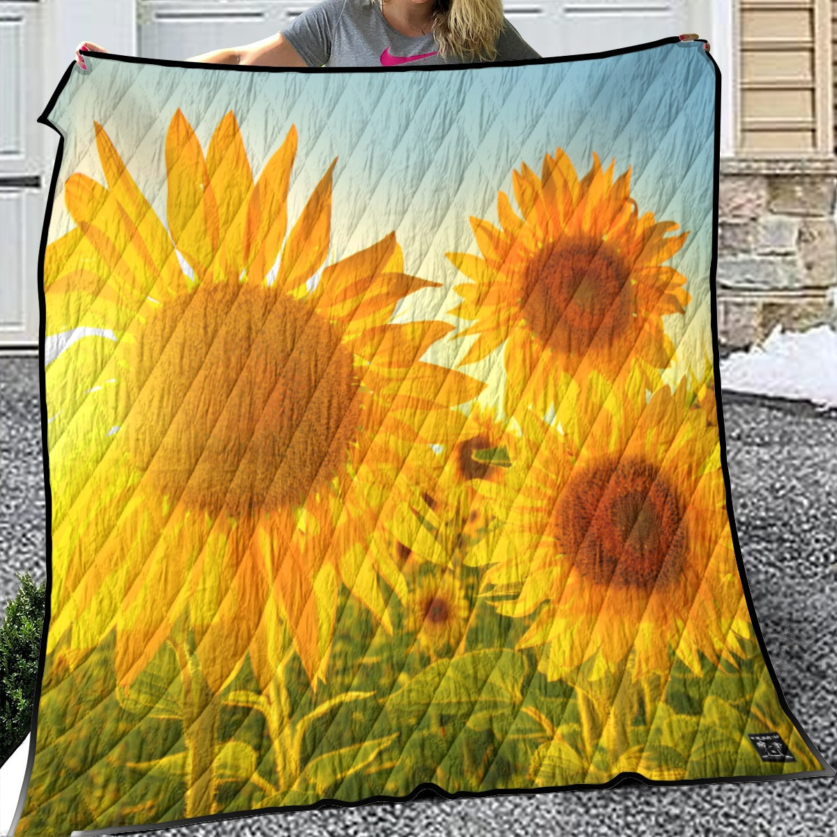 Edged Lightweight Breathable Quilt - Sunflowers
