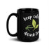 Taza negra brillante - Keep Calm Drink Tea (mano derecha)